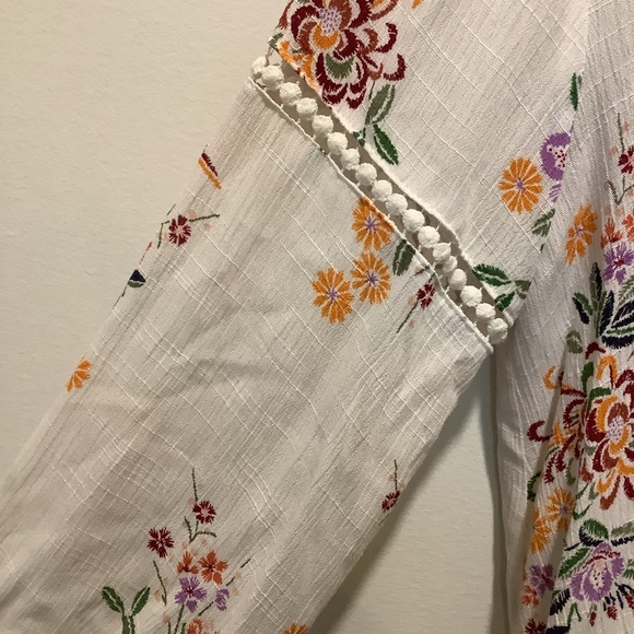 En creme top Blouse Boho White Floral Long Sleep Size S V-neck Spring - Picture 3 of 7